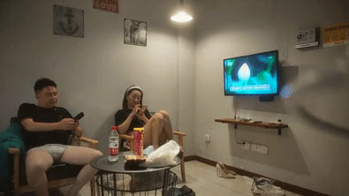 小胖哥酒店调教离异女同事！湿身少妇骚穴饥渴 各种姿势猛操仍喂不饱